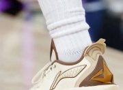 28娱乐-巴特勒回归赛场，惊险取胜首场状态亮眼，SKT观众沸腾！的简单介绍